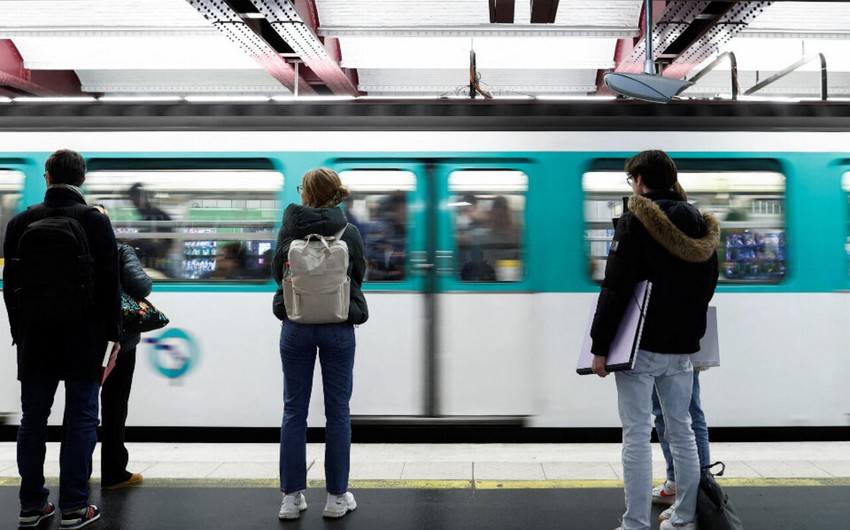 В Париже из-за забастовки транспортников практически не работает метро