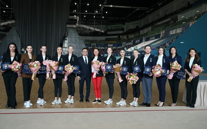 Mədət Quliyev gimnastları təltif edib