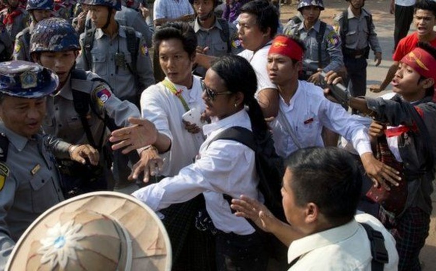 В Мьянме​ репортера Би-би-си приговорили к трем месяцам тюрьмы