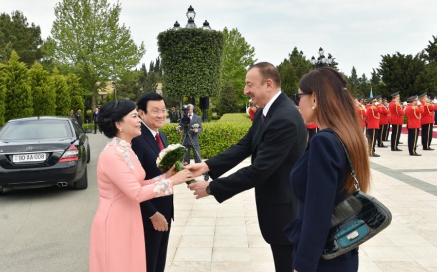 President of Vietnam officially welcomed in Baku