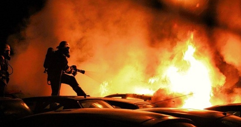 СМИ: Не менее 16 машин Amazon сгорели в Берлине в результате беспорядков