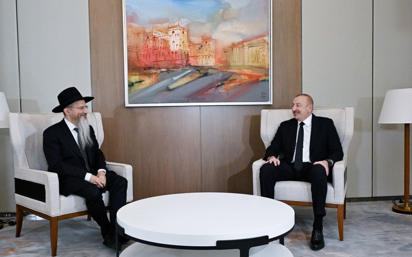 President Ilham Aliyev receives Chief Rabbi of Russia 