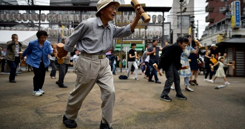 Yaponiyada yaşı 100-dən çox olanların sayı ilk dəfə 92 mini ötüb