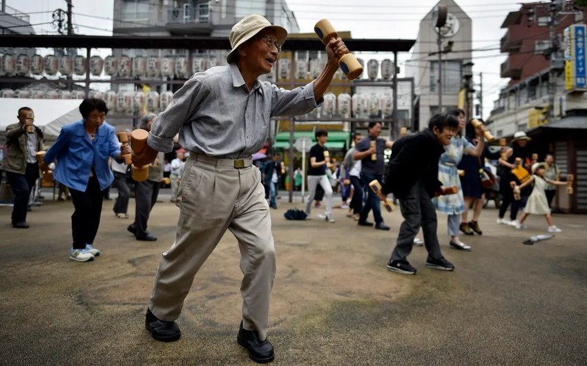 Yaponiyada yaşı 100-dən çox olanların sayı ilk dəfə 92 mini ötüb