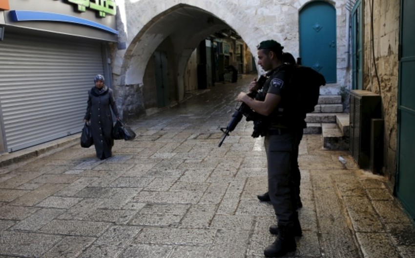 Israeli Soldiers Shoot Two Palestinian Attackers