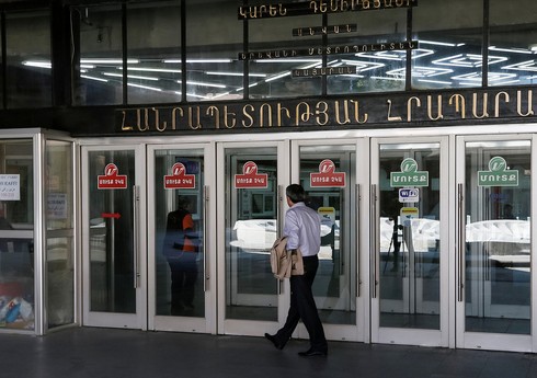 Требующие отставки Пашиняна парализовали работу метро в Ереване
