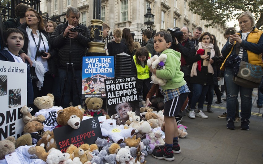 В Лондоне на митинге потребовали прекращения конфликта в Сирии - ФОТО
