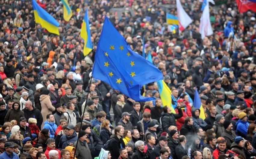 Президентские выборы в Украине: победа шоумена, поражение миллиардера - КОММЕНТАРИЙ