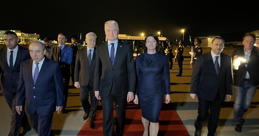 Президент Литвы прибыл с официальным визитом в Азербайджан