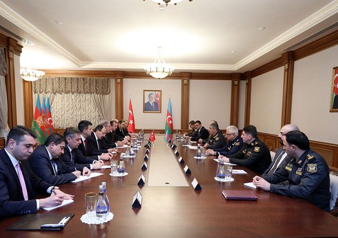Закир Гасанов и Хулуси Акар обсудили вопросы региональной безопасности