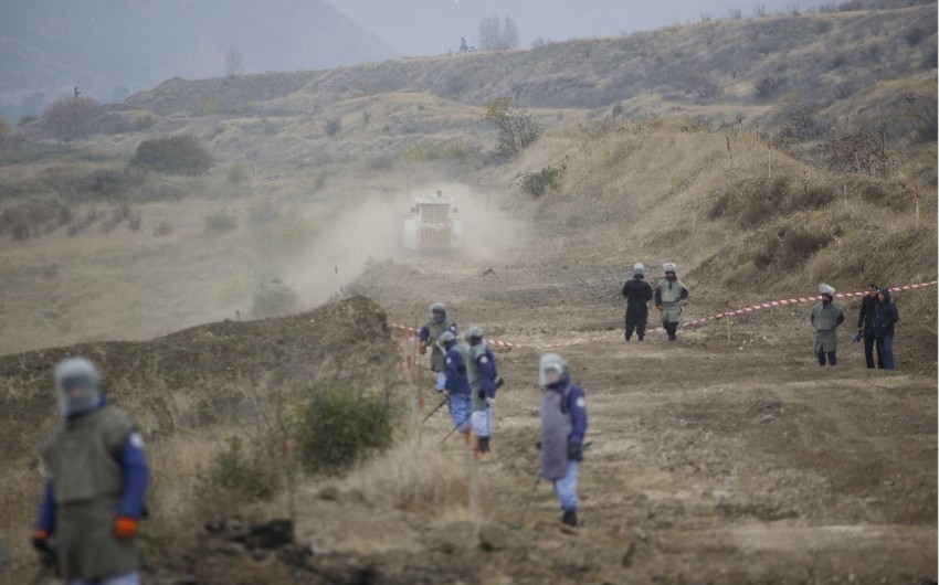 Britaniyalı jurnalist: Qərb Azərbaycana minaların təmizlənməsində az kömək edir
