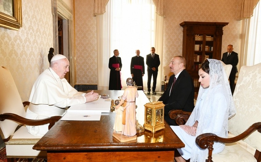 Papa Fransisk: “Azərbaycan əsl tolerantlıq nümunəsidir”