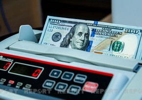 Продажи на валютных аукционах в Азербайджане снизились на 50%