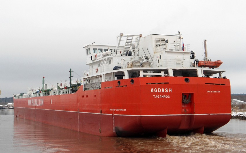 Азербайджанские моряки застряли на судне Агдаш в порту Суэца