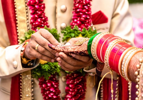 В Индии во время бракосочетания умерла невеста, жених взял в жены ее сестру