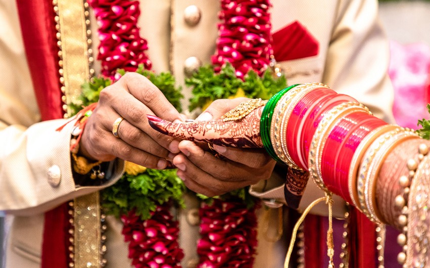 Bride dies in India during wedding, groom marries her sister