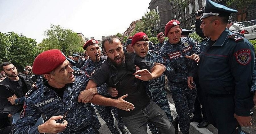 Полиция арестовала активистов, перекрывающих улицы в Ереване