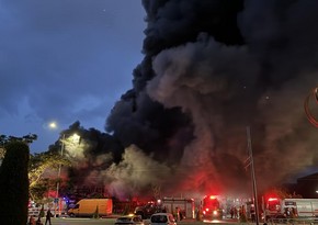 В Измире горят два завода
