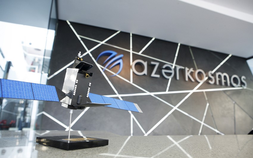 Azercosmos holding talks with leading int'l companies to launch satellite