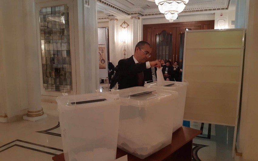 Микаил Джаббаров проголосовал на выборах президента Азербайджана