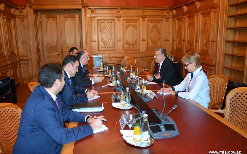 Эльмар Мамедъяров встретился в Швейцарии с руководителем дружественной группы по Азербайджану