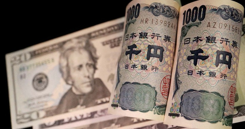 Japanese yen rebounds on suspected intervention from Tokyo