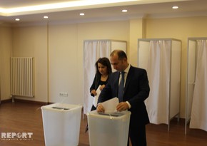 Azerbaijanis living in Istanbul demonstrate activity in voting