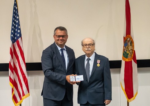 Известный азербайджанский ученый США награжден юбилейной медалью