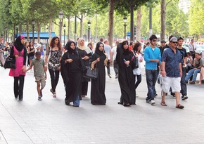 Number of tourists from Iran and Arab countries sharply declines