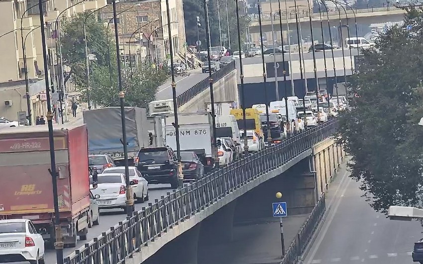 Bakıda yol qəzası olub, sıxlıq yaranıb