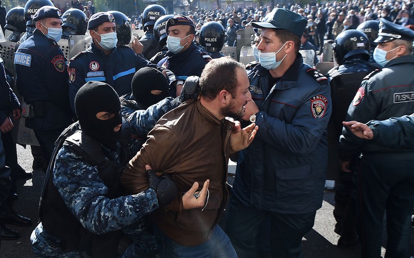 В Ереване между полицией и участниками акции протеста произошла потасовка