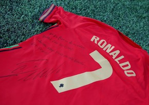 Роналду пожертвовал футболку с автографом для аукциона 