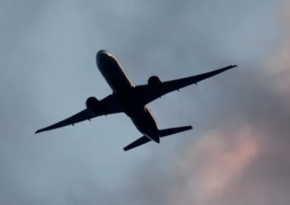Прилетевший из Астаны самолет совершил аварийную посадку в Москве