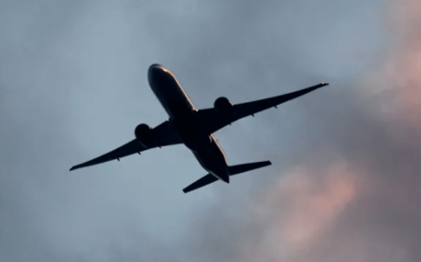 Прилетевший из Астаны самолет совершил аварийную посадку в Москве