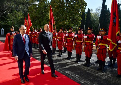 Президент Ильхам Алиев пригласил албанского коллегу посетить Азербайджан