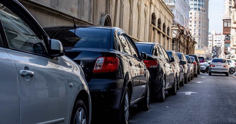В Азербайджане вводится штраф за неправильную парковку на проезжей части 