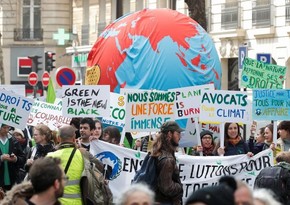 Ekoaktivistlər Paris yaxınlığında etiraz aksiyası keçiriblər 