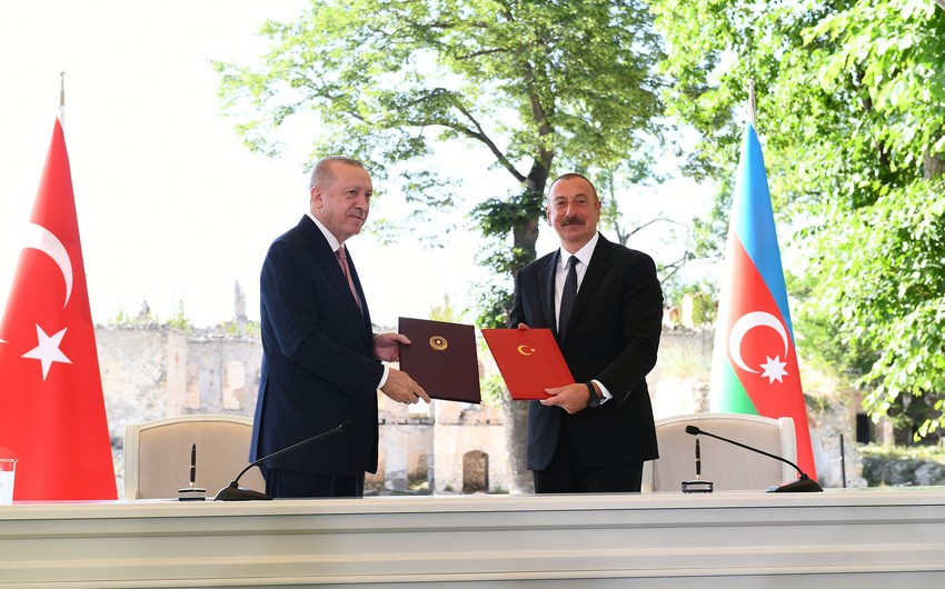 Азербайджан и Турция подписали Шушинскую декларацию о союзнических отношениях