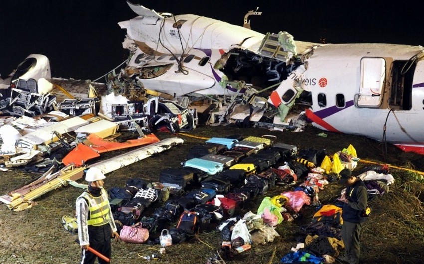 У разбившегося на Тайване самолета отказали оба двигателя