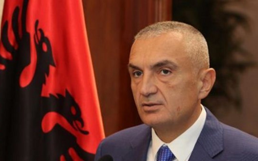 Albaniya prezidenti millimizin yeni baş məşqçisini təbrik etdi