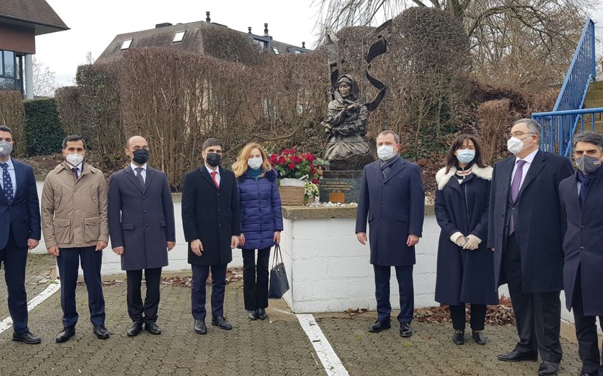  Jeyhun Bayramov visits monument to Khurshidbanu Natavan in Belgium