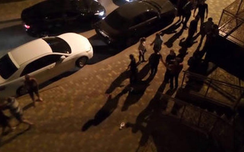 В Баку между соседями произошла массовая драка из-за брани, есть пострадавшие