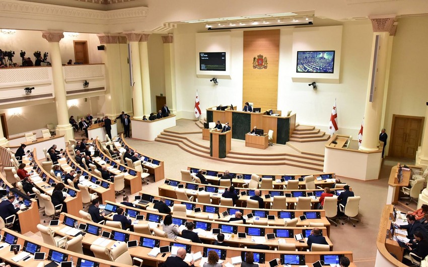 Sorğu: Gürcüstanda seçkilərdə parlamentə yalnız iki partiya daxil ola biləcək