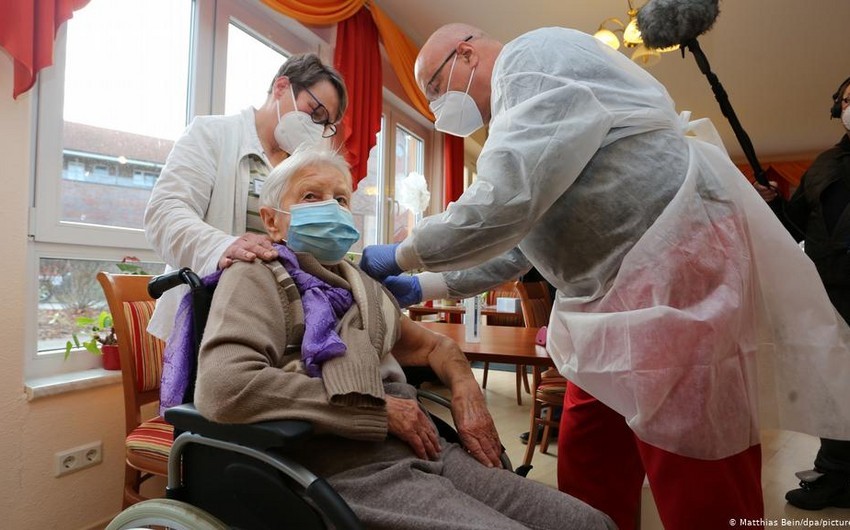 В Германии подсчитали, что вакцинация помогла избежать 38 тыс. смертей от коронавируса