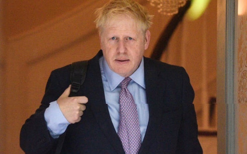 Boris Johnson hides in fridge to avoid reporters - VIDEO