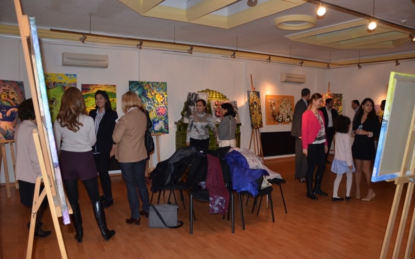 В Будапеште состоялась персональная выставка азербайджанской художницы