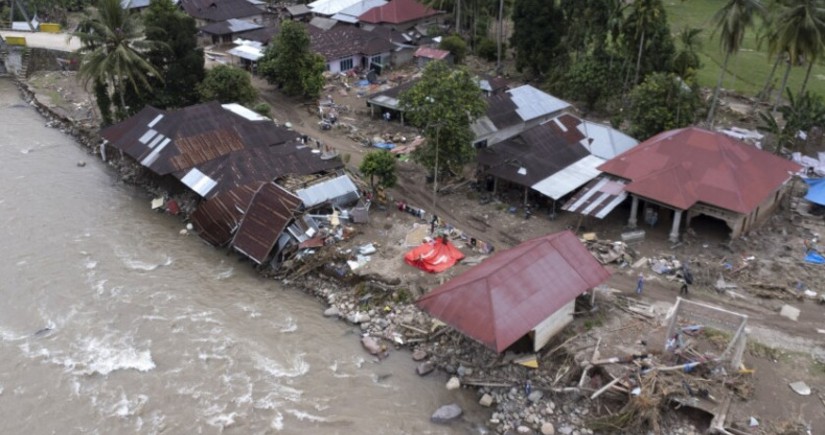Не менее 34 человек погибли в результате наводнений в Индонезии