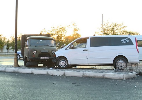 В Шеки столкнулись микроавтобус и грузовик, есть пострадавшие