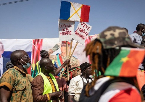 Экс-разведчик США назвал деколонизацию Африки угрозой для Франции