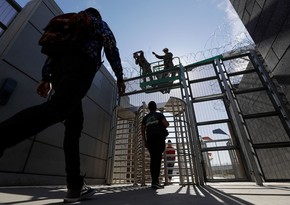 US court orders suspension of immigrant expulsions under 18th-century law